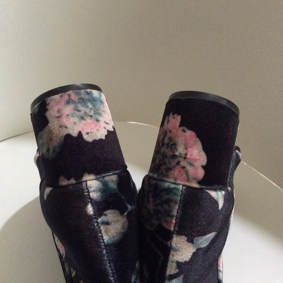 Circus by Sam Edelman floral velvet booties - Picture 6 of 7